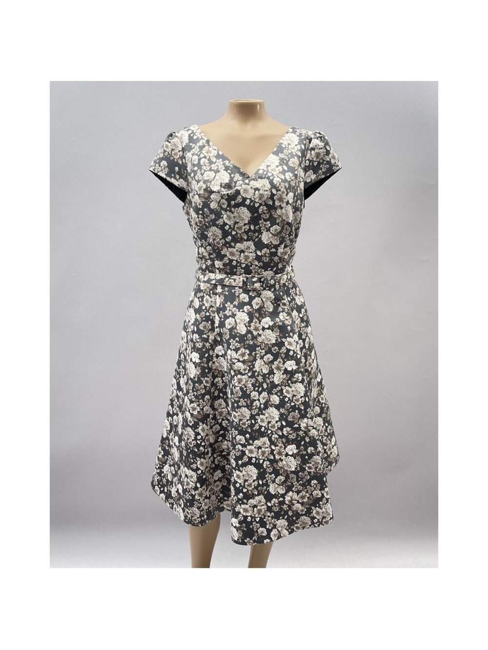 Gal Meets Glam Dress Women 8
Gray Floral Elle Brightex
Duchess Satin Cocktail